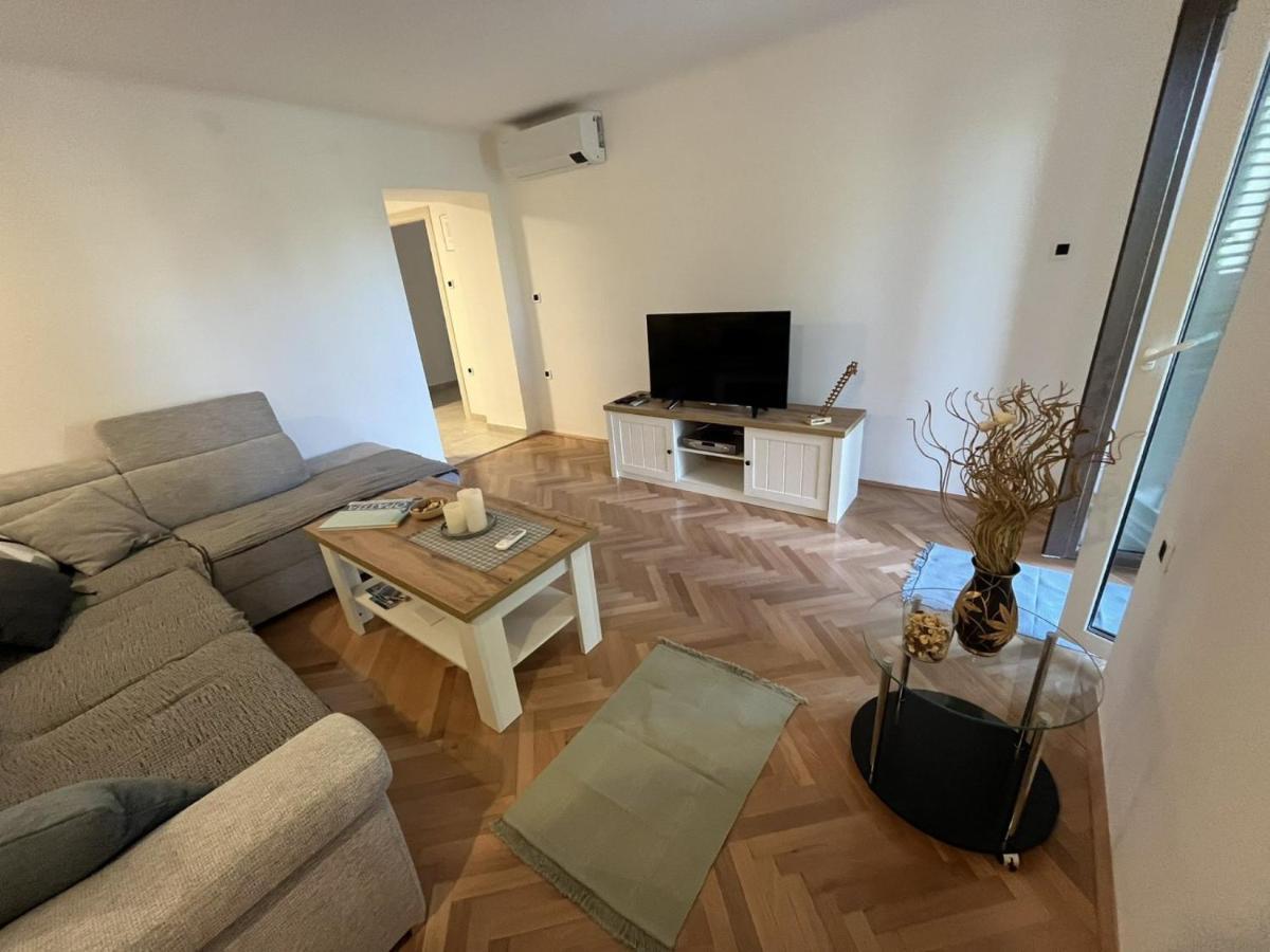 Apartment Hermes Laurana Esterno foto