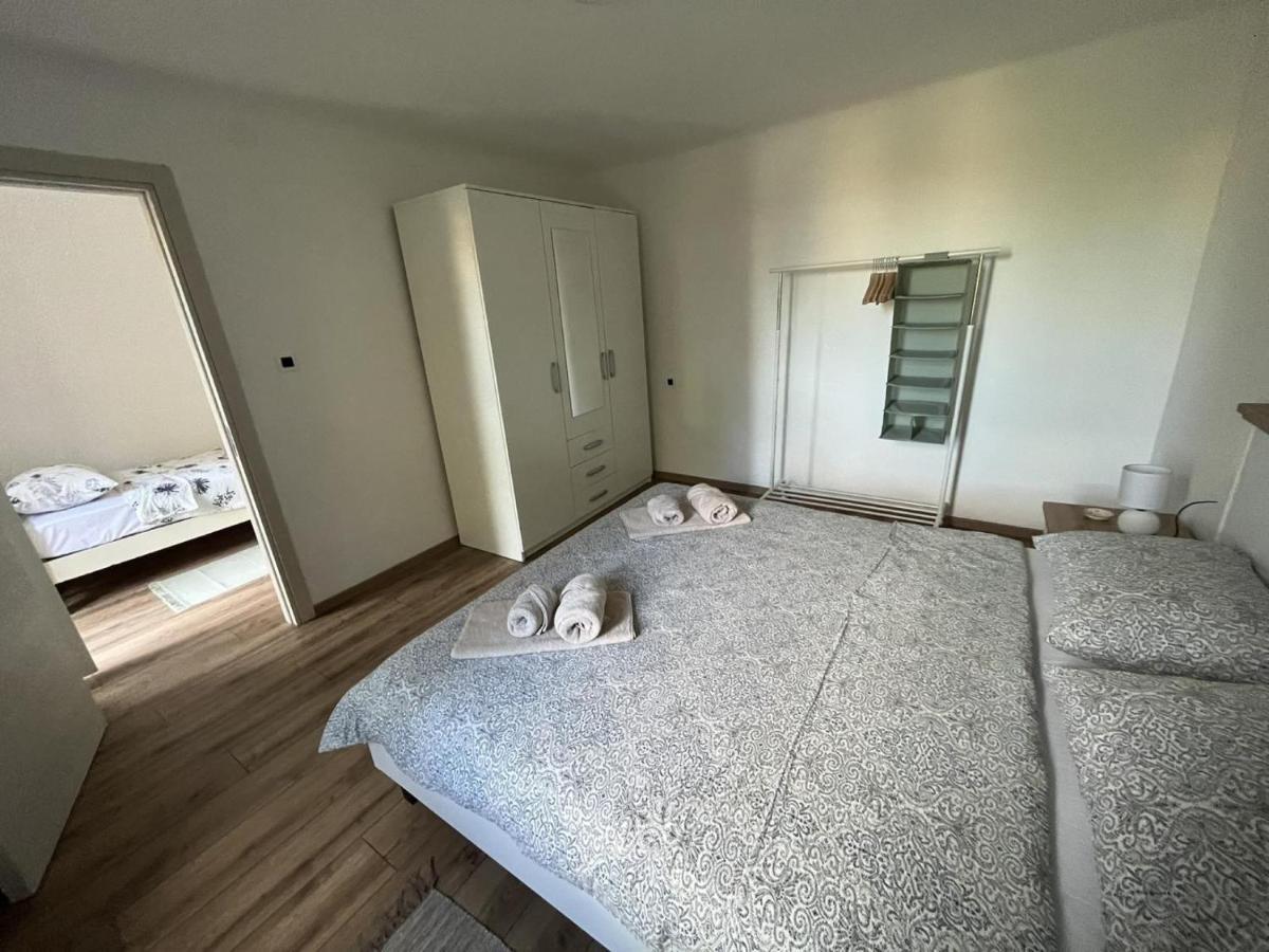 Apartment Hermes Laurana Esterno foto