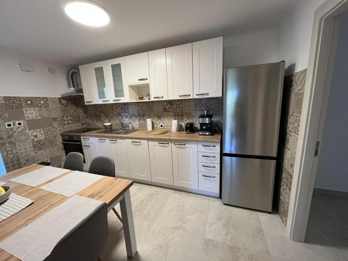 Apartment Hermes Laurana Esterno foto