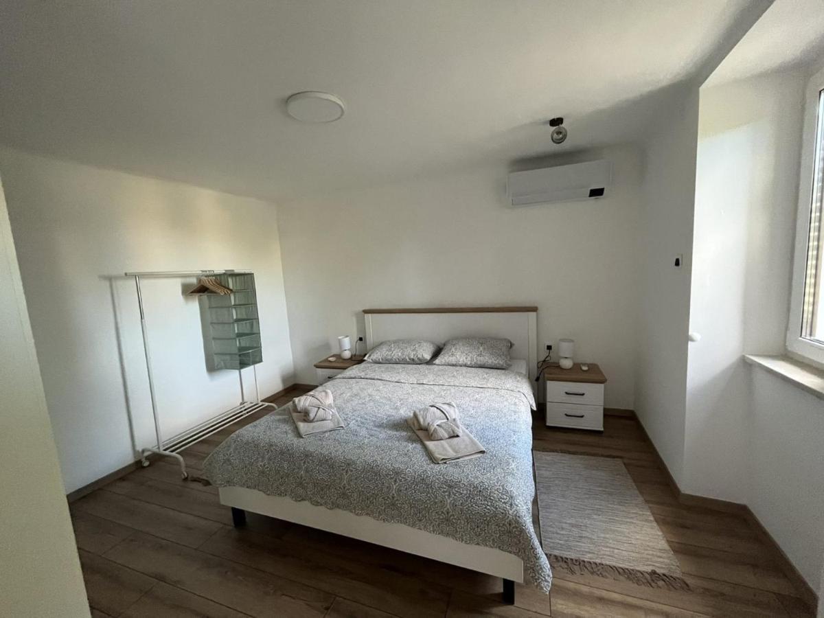 Apartment Hermes Laurana Esterno foto