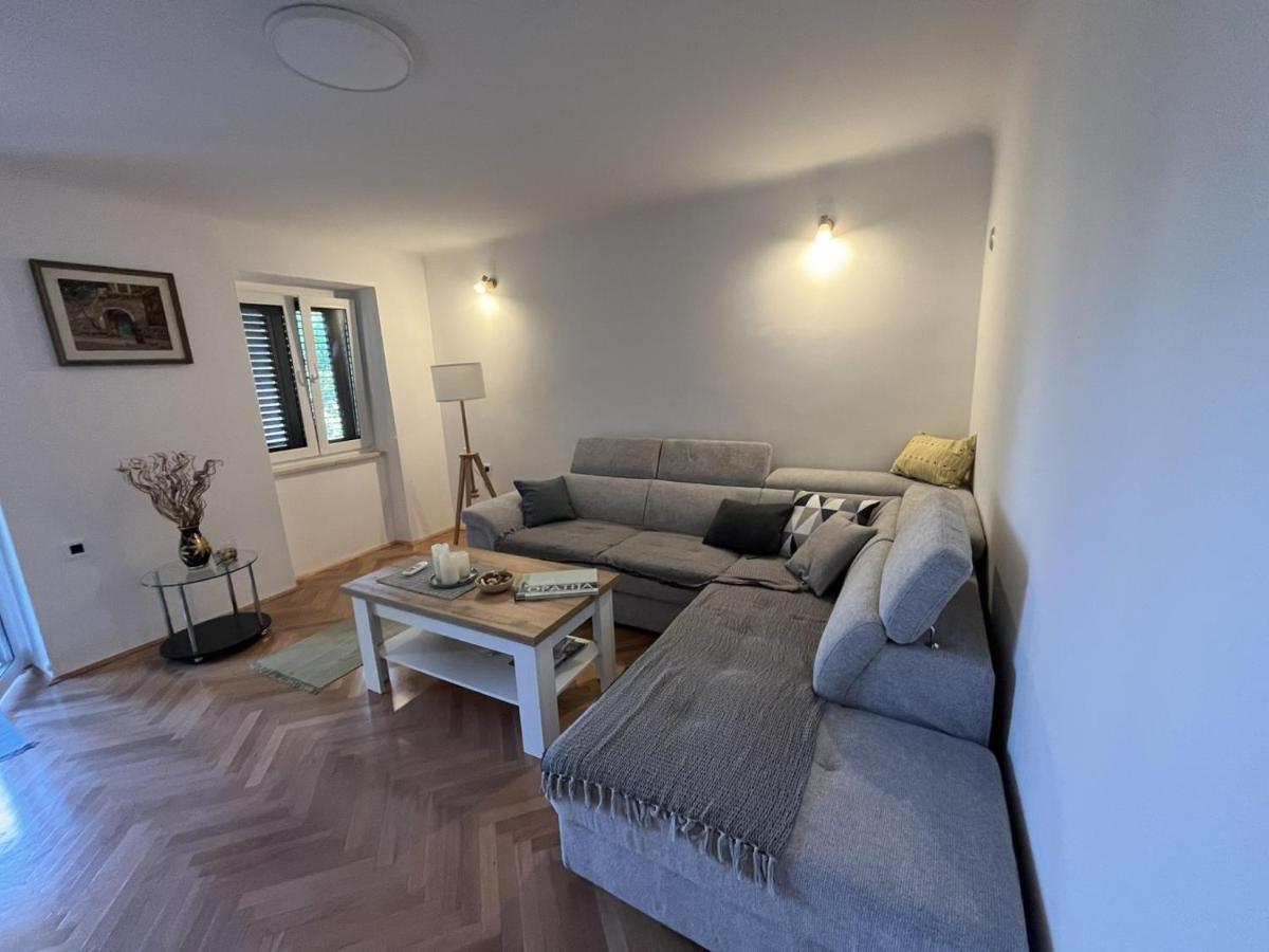 Apartment Hermes Laurana Esterno foto