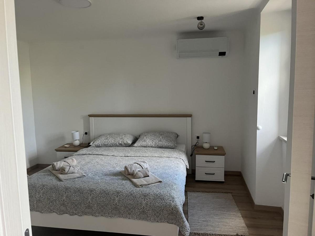 Apartment Hermes Laurana Esterno foto
